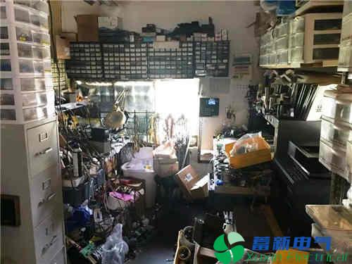 正弦波逆变电源电路设计工程师办公桌是什么样子？